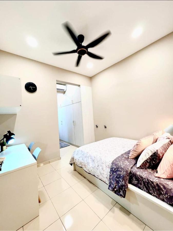 Faridz Homestay At Myra Saujana Kampong Simpang Empat Exterior foto